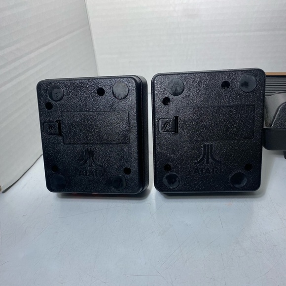 Atari Flashback 4 special edition console & 2 controllers. - Picture 8 of 14